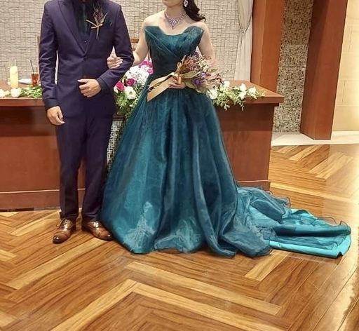 実例写真！カラードレス ブルー ベアトップ 上質オーガンジー ロングトレーン 編み上げ 花嫁