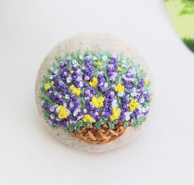 ラベンダーの花カゴ刺繍ブローチ② | iichi 日々の暮らしを