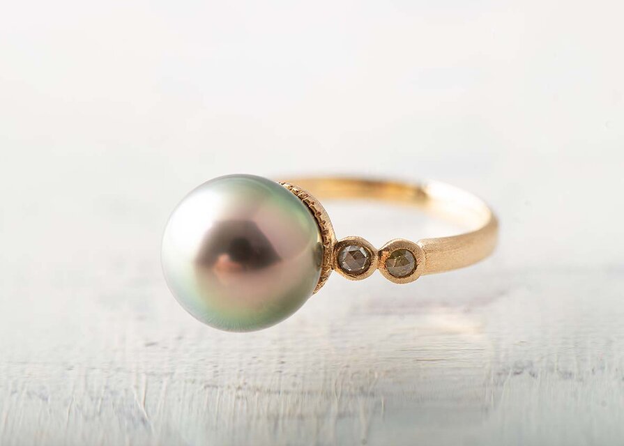 ふんわりとしたカラーの南洋パールリング