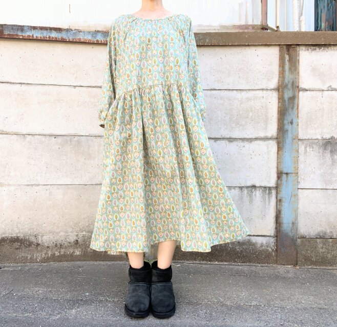 リバティプリントの長袖ワンピース＊木漏れ日の記憶＊静かな森のお散歩＊動物柄＊コットン100％＊ポケット付＊グリーン