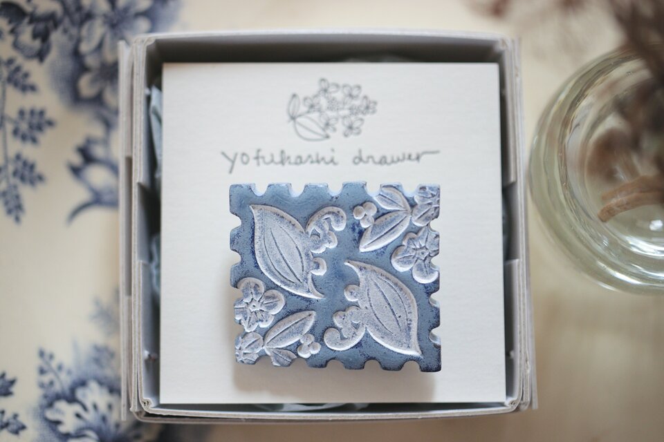 : : : 陶土の草花ブローチ : : : 1377