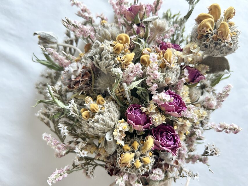 セージとミニ薔薇のスワッグ・ブーケ | iichi 日々の暮らしを心地よく