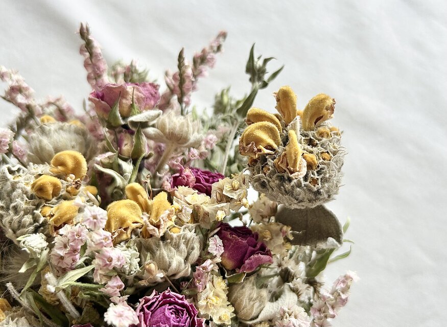 セージとミニ薔薇のスワッグ・ブーケ | iichi 日々の暮らしを心地よく
