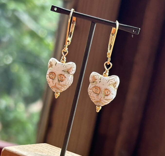 白猫◇チェコガラスK14GFピアス（K24フック変更可