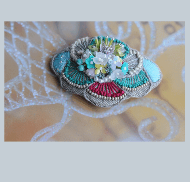 スパンコール刺繍ブローチ　花束