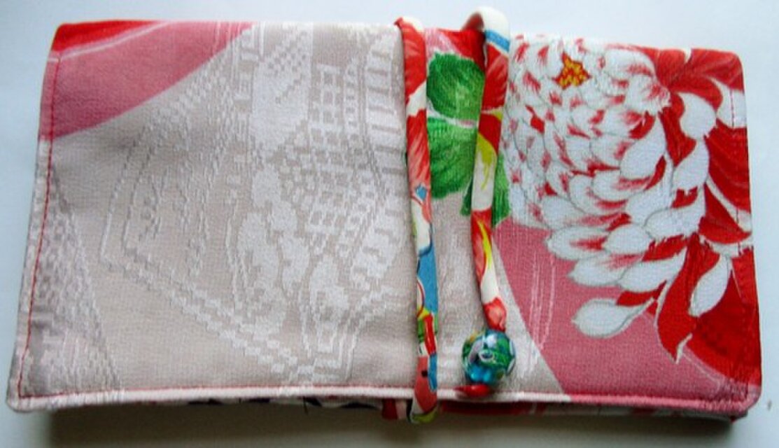 ８３８０　花柄の着物で作った和風財布・ポーチ　＃送料無料