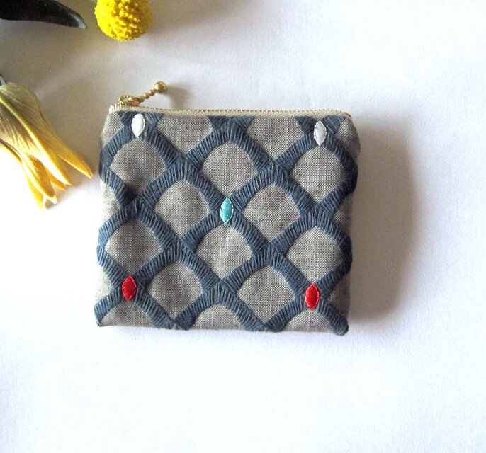英国生地　（S)刺繍のドットのポーチ　お薬入れ　カード入れ　コスメ入れ　キーケース