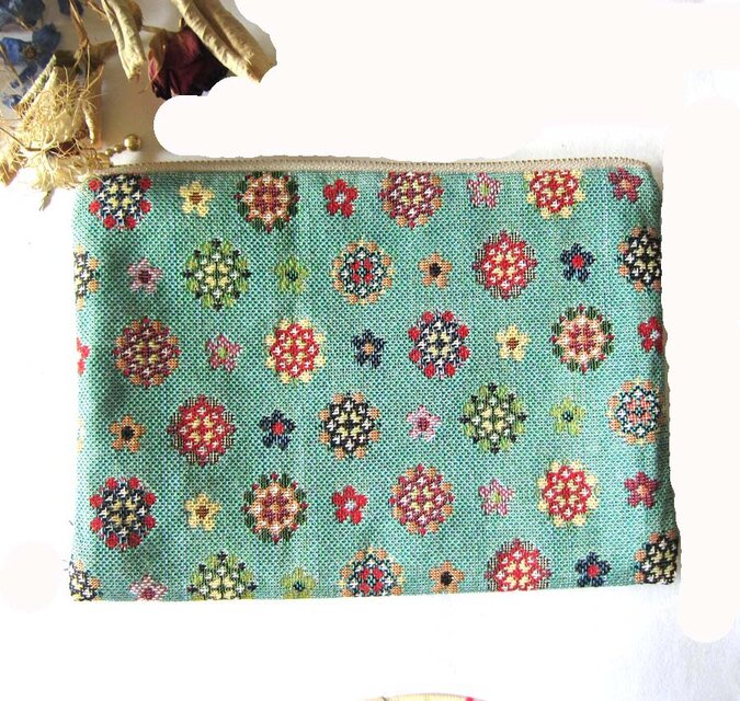 フランス生地　万華鏡と小花のポーチ（L)　コインケース　コスメ入れ　薬入れ　カード入れ