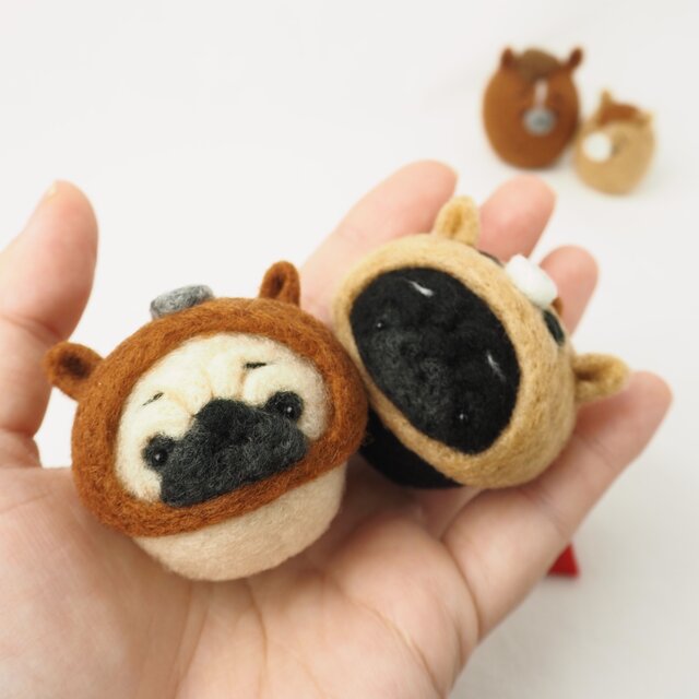 受注製作】2026年干支(午) 馬になりきるまゆパグ(フォーンパグ・黒パグ