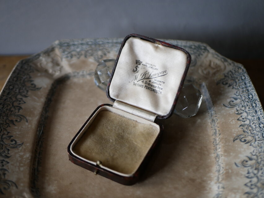 ジュエリーケース PORTSMOUTH 宝飾店　ジュエリーショップ　アンティークケース　アンティークのある生活