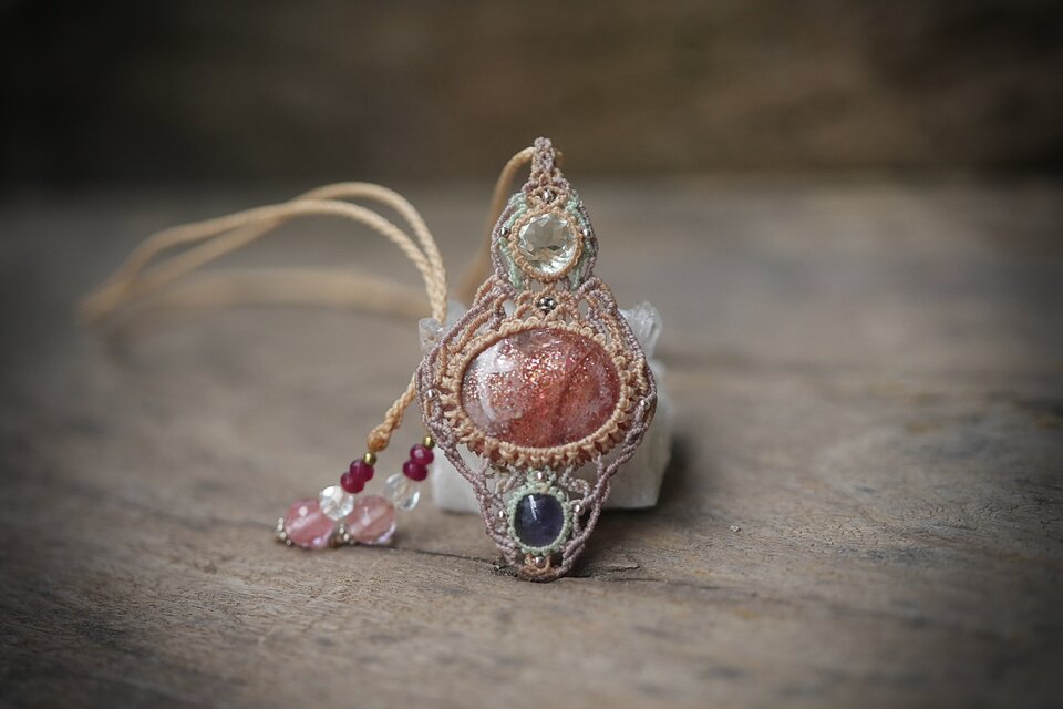 Green amethyst★sunstone★iolite マクラメネックレス2113