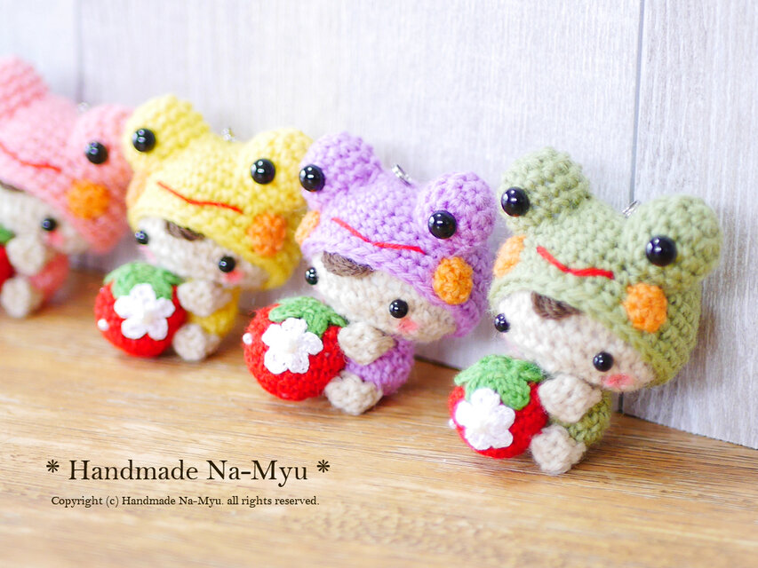 【受注制作】あみぐるみ★あみぐるみ・カエルの着ぐるみベビーちゃん（イチゴ抱っこ）