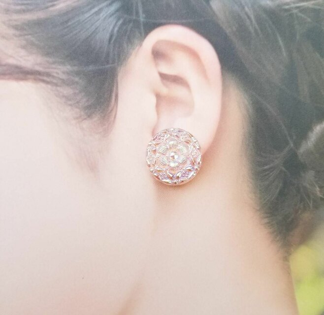 オーロラに輝くチェコガラスボタンのピアス イヤリング kp1015 | iichi