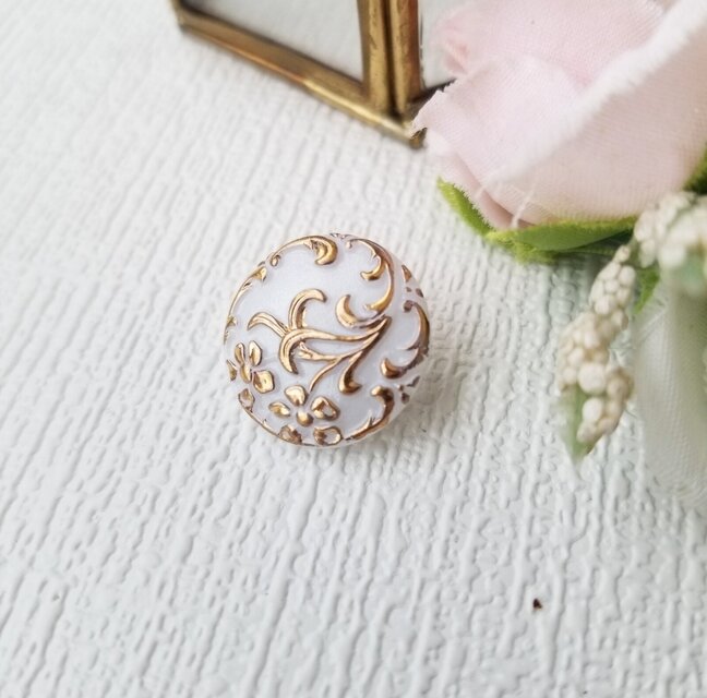 白×ゴールド模様のチェコガラスボタン ネックレス／リング ハンドメイドアクセサリー cnr0801