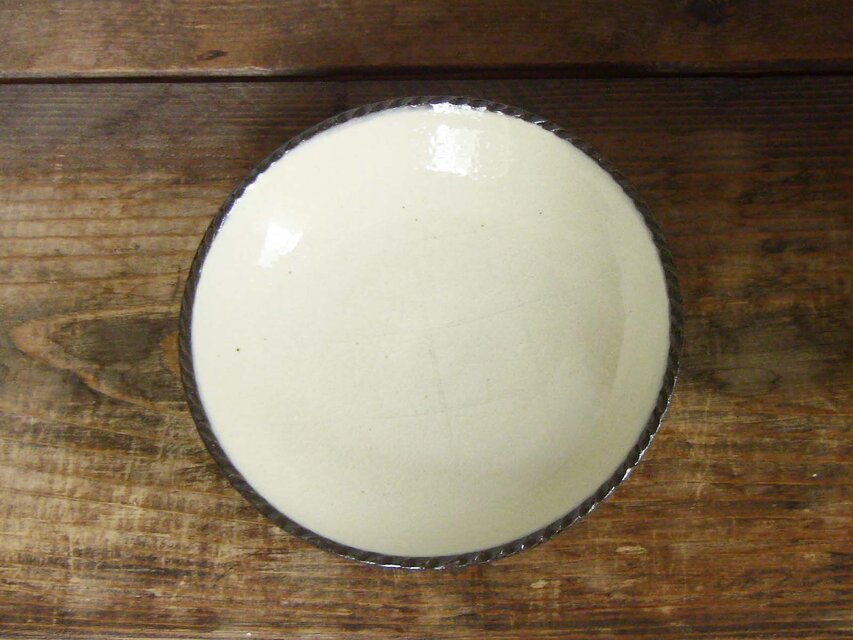 格子文皿（透明釉）