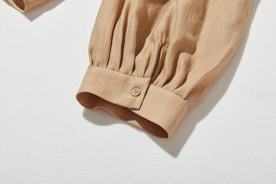 大人の可愛らしさを纏う ピンタック入りブラウス シャツブラウス 濃い