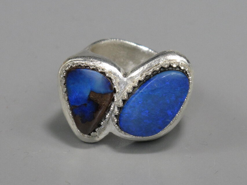 ロイヤルブルー