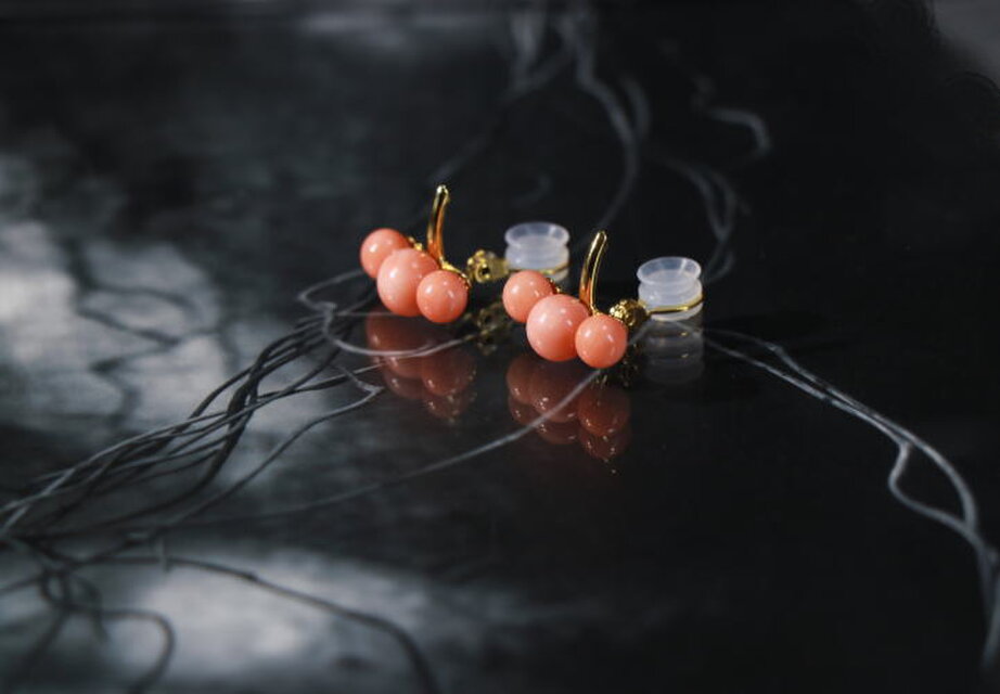 オレンジカラー・珊瑚の3連イヤリング（SV925） | iichi 日々の暮らし