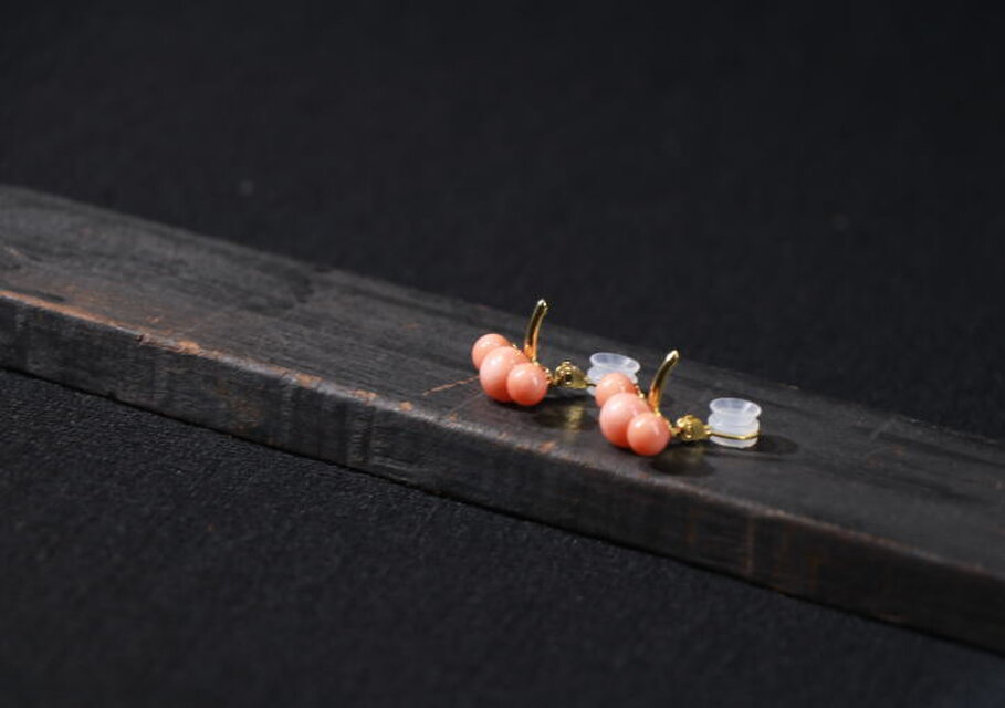 オレンジカラー・珊瑚の3連イヤリング（SV925） | iichi 日々の暮らし