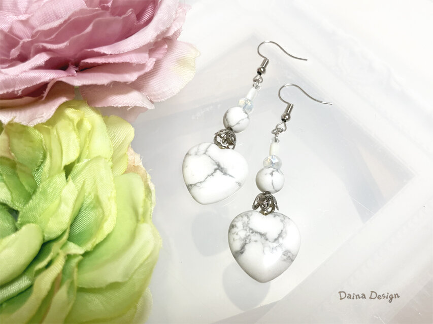 ハウライト ピアス イヤリング　白 黒 マーブル　モノトーン　ハート 大粒 天然石 ☆ ダイナデザイン ☆ シルバー カラー