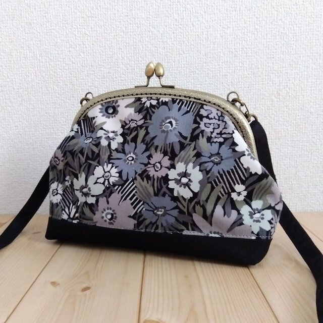 ミーコ&ターボ様　蓋付きショルダーバッグ　コーディロイ×リバティ　ハンドメイド リバティ 花柄コーデュロイのがま口ショルダーバッグ ポシェット 20.5