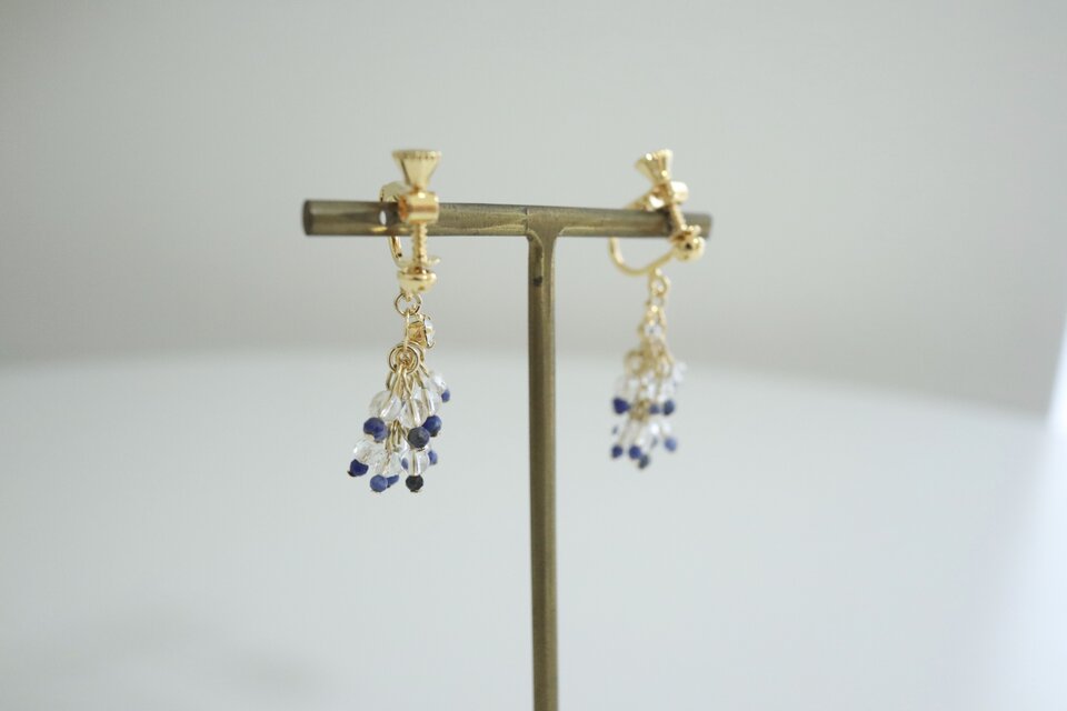 ソーダライト・水晶 / flutter | iichi 日々の暮らしを心地よくする