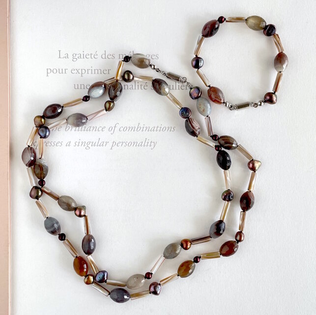 ボツワナアゲート・淡水パール・マザーオブパール 異素材をコラボしたロングネックレス　1点のみ