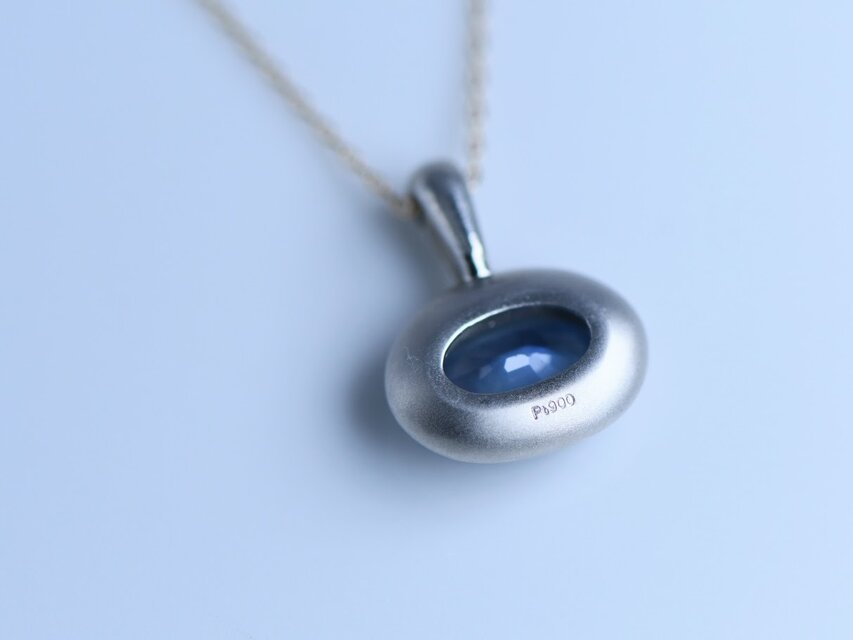 Pt900 霧を纏うブルーサファイア ペンダントトップ | iichi 日々