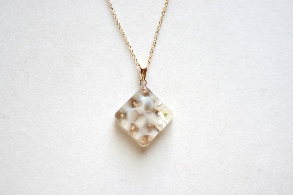 レジンアート　スクエアペンダント〈水紋・ブラウン〉