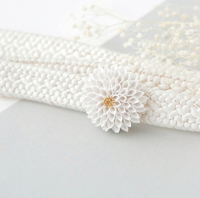 帯留め 「白ダリア」つまみ細工 白色 入学式 入園式 和装 結婚式 人気 着物小物 和小物 花 春 秋 プレゼント