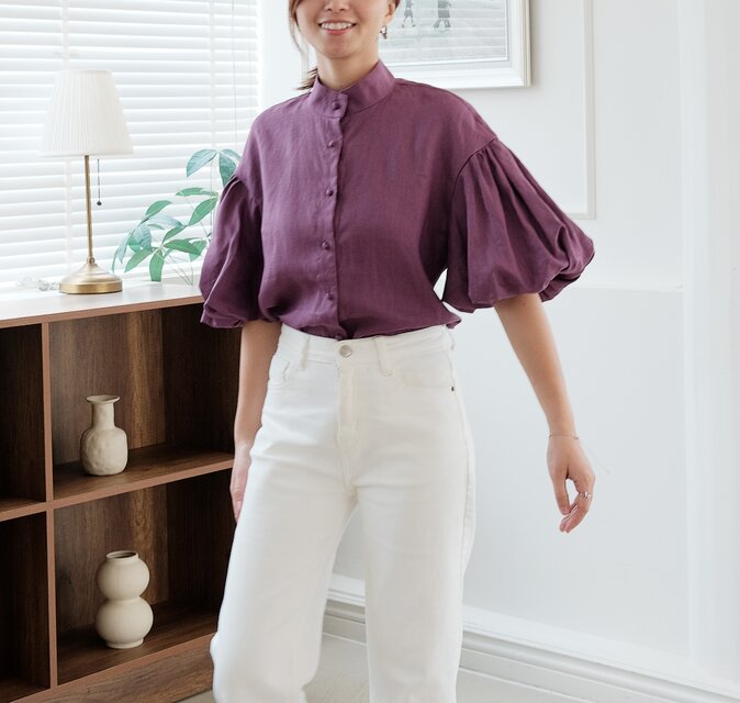 ふんわりリネンスタンドカラーブラウス（ボリュームスリーブ・プラム色）