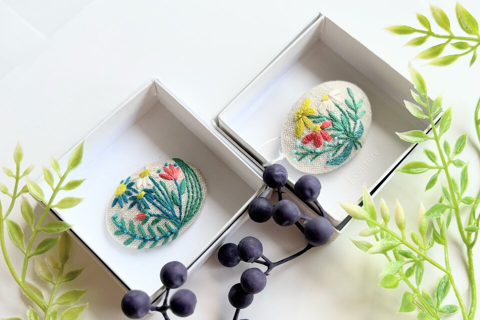 小さなお花の刺繍ブローチ・botanical#397 | iichi 日々の暮らしを