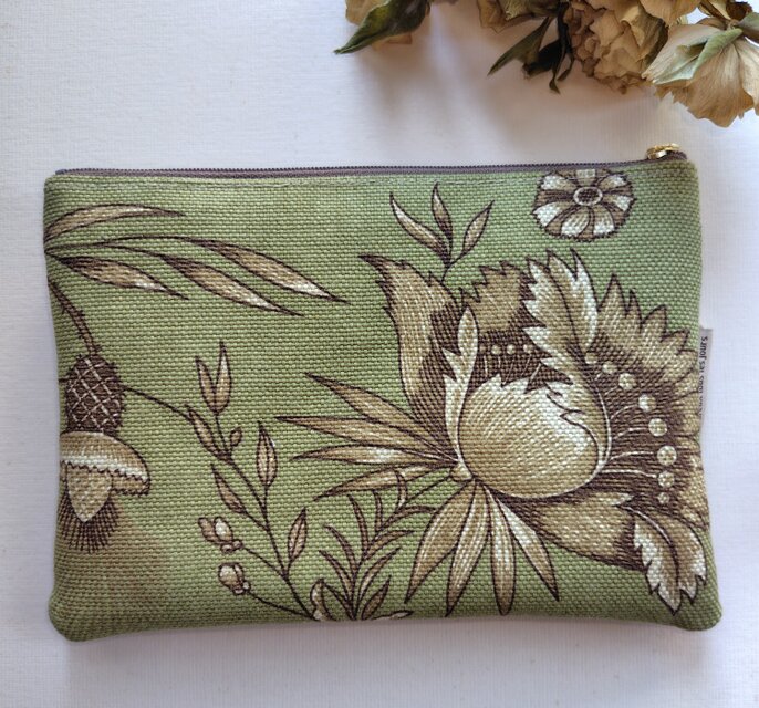 生地を楽しむダブルファスナーのポーチ(ウェバリーFANCIFUL生地使用