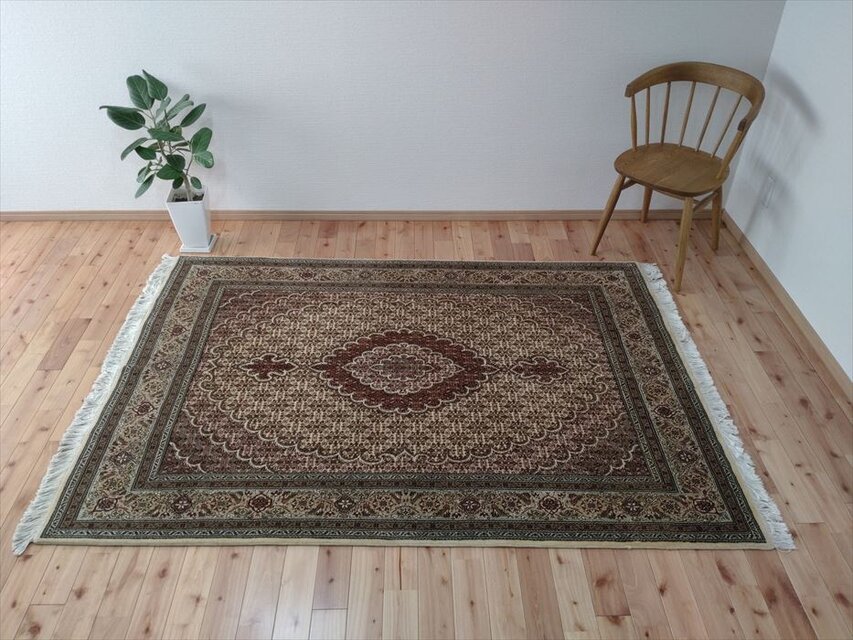 ペルシャ絨毯 タブリーズ産 マヒデザイン 208×148㎝ TS3761