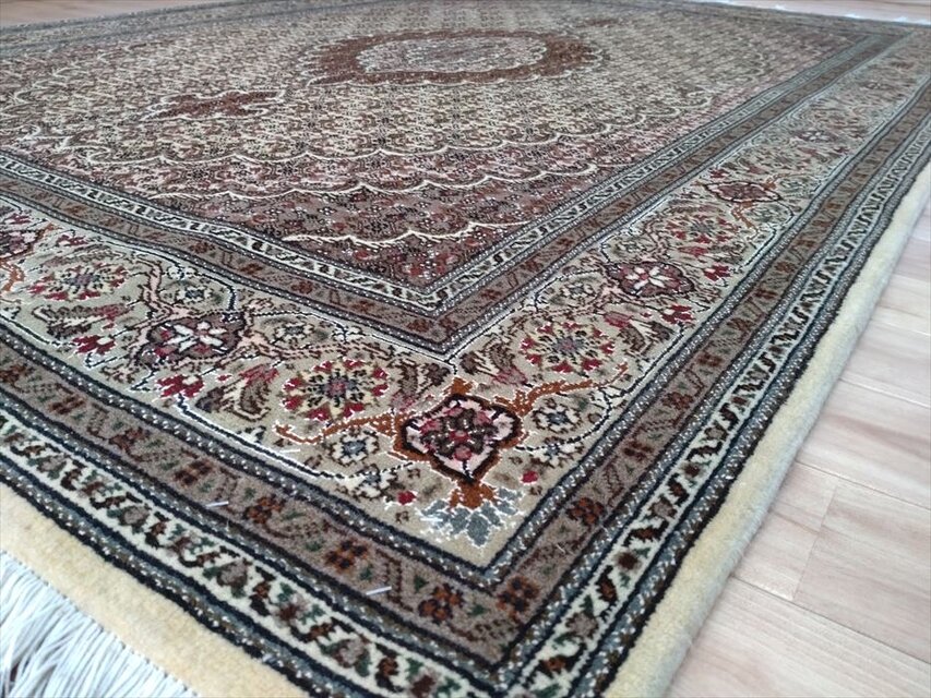 ペルシャ絨毯 タブリーズ産 マヒデザイン 208×148㎝ TS3761