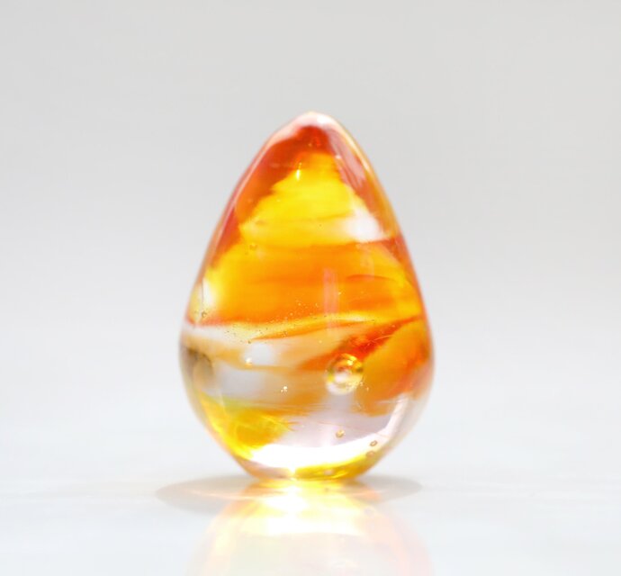 ガラスの雫の小さなオブジェ 「紅葉流水」