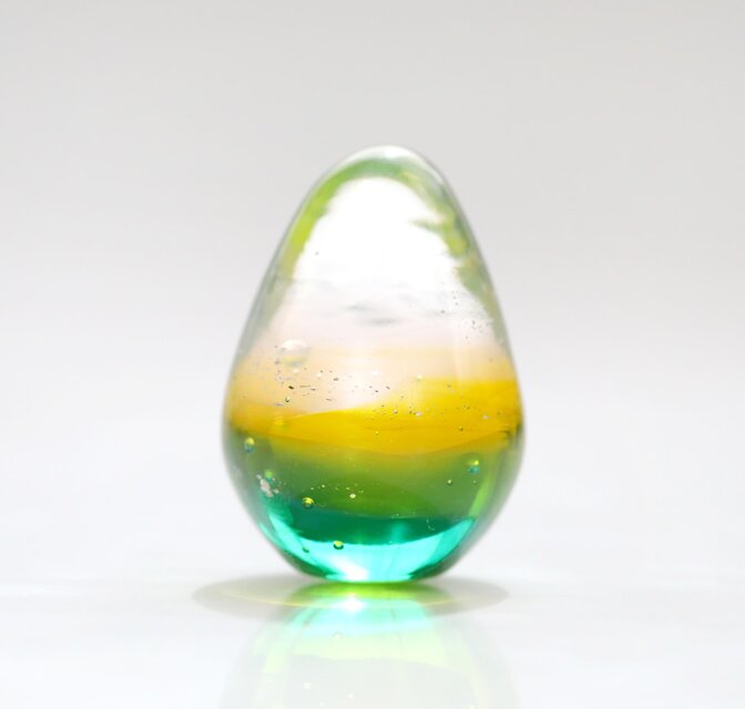 ガラスの雫の小さなオブジェ 「遠くの花畑」