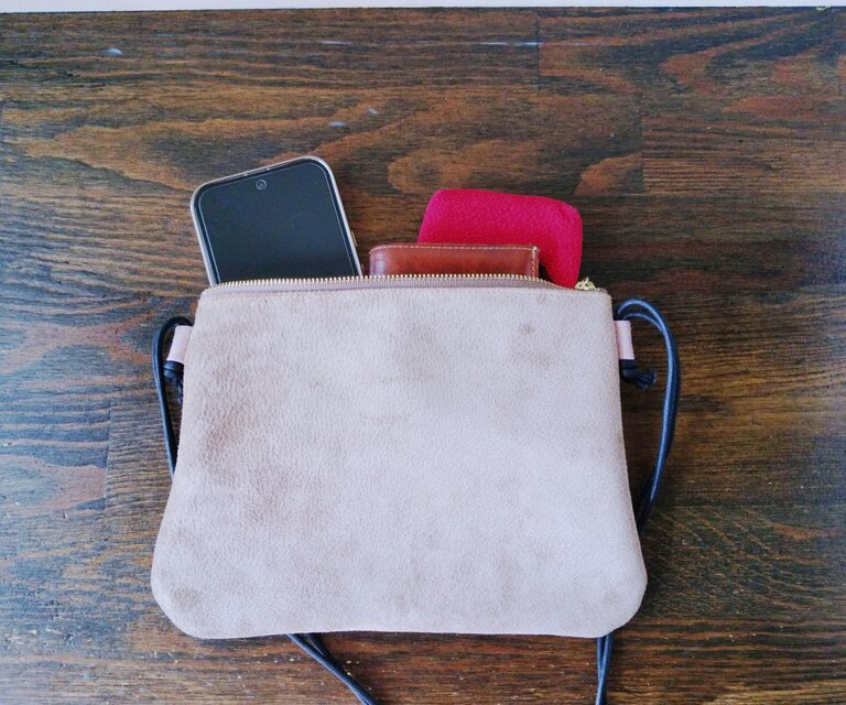 ☆特別価格☆　スエードのポシェット オークベージュ