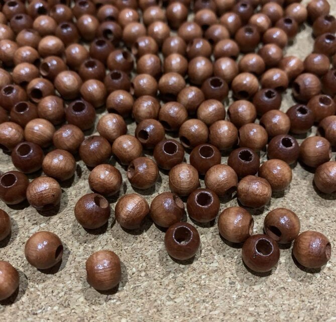 穴が大きめウッドビーズ8mmブラウン210個（おまけ付き）