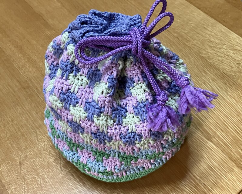 ベイビーカラー巾着(手編み)