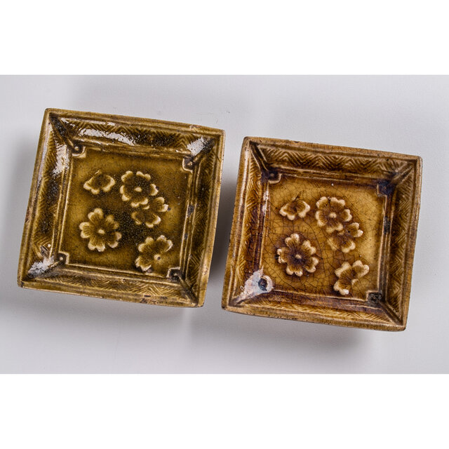 古瀬戸 豆皿 2枚セット 瀬戸 陽刻桜文角皿 豆皿 2客セット | iichi 日々の暮らしを