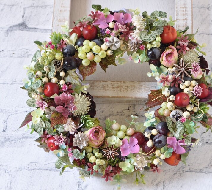 秋の実りに感謝をこめて　リース：葡萄　りんご