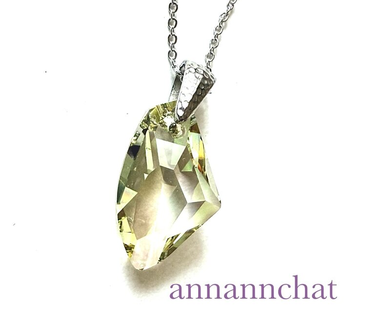 【稀少　オーストリア製　swarovski　大粒 28ｍｍ　galaxy ネックレス】ルミナスグリーン