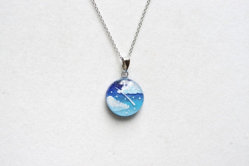 レジンアート　ラウンドペンダント〈ほうき星の夜①〉20㎜