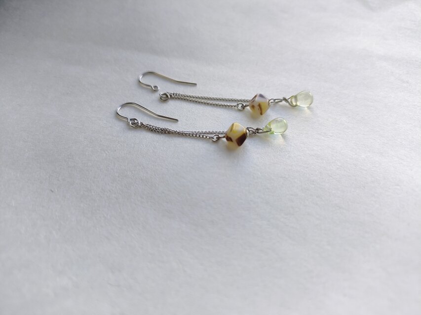 静かな秋の山吹色のチェコビーズピアス