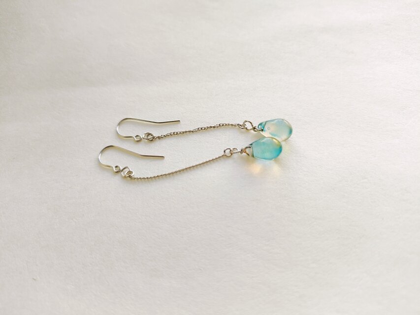 陽の光輝く朝露のチェコビーズピアス