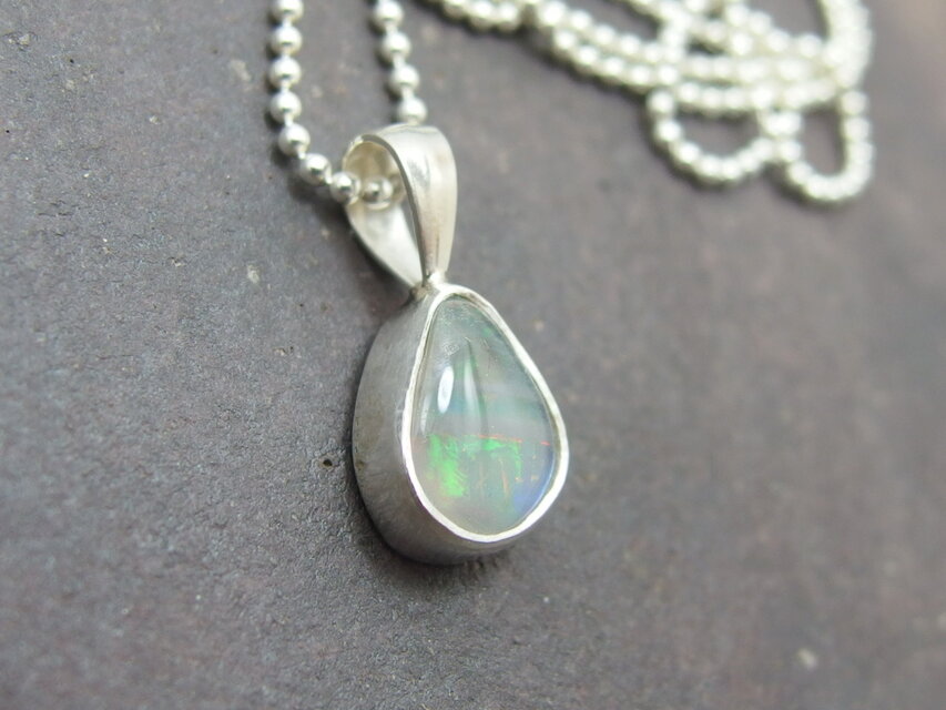 エチオピアンオパールネックレス 【silver】天然石 オパール首飾り エチオピアンオパールネックレス 【silver】天然石 オパール首飾り