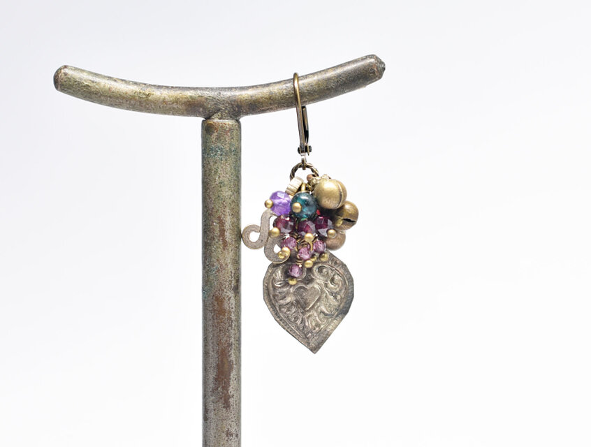 古いアフガニスタン伝統工芸「ローマンガラスと民族ジュエリーの