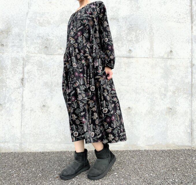 刺繍調の優しい花柄＊コーデュロイ＊大人のナチュラル長袖ワンピース