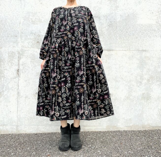 刺繍調の優しい花柄＊コーデュロイ＊大人のナチュラル長袖ワンピース